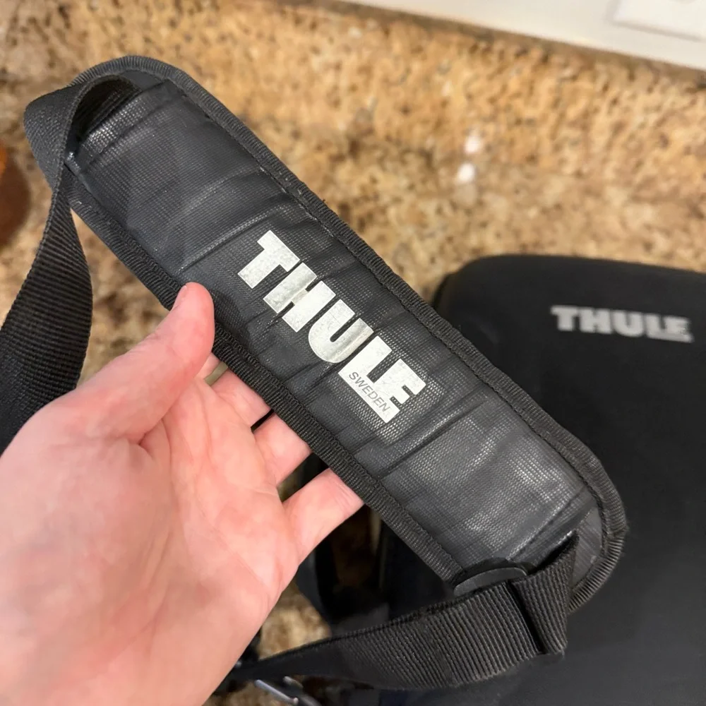 Thule Sweden MacBook Hard Small Laptop Carrying Case Bag Black Strap Travel